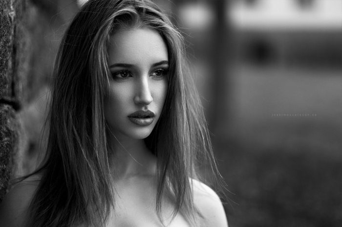 Monochrome portrait of a woman looking away