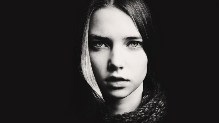 Black and white portrait of a young woman