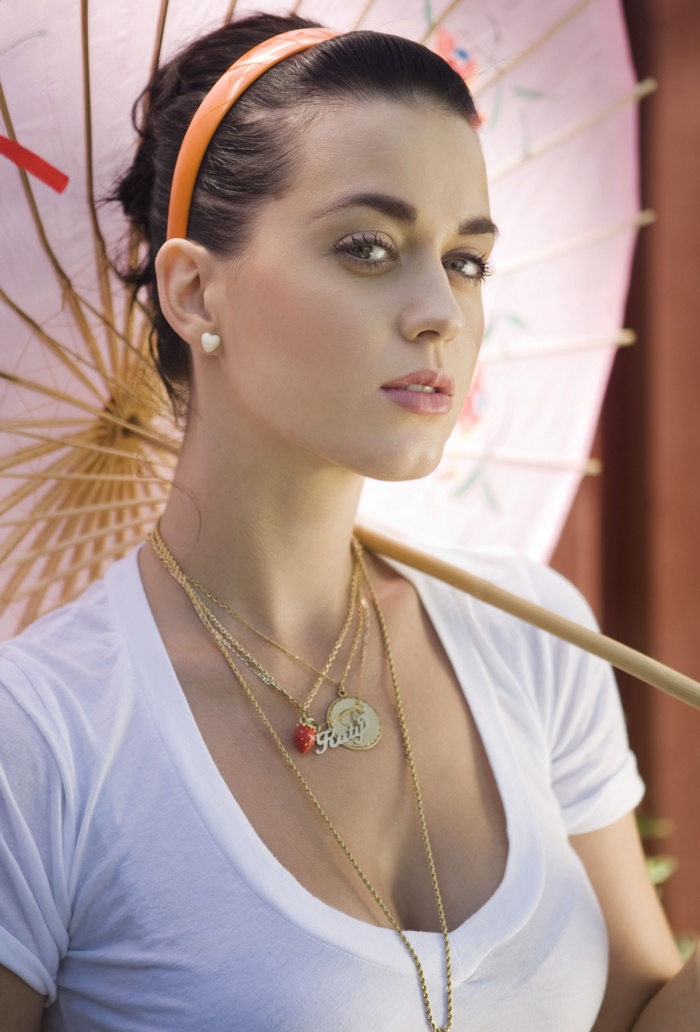 Katy Perry with a parasol
