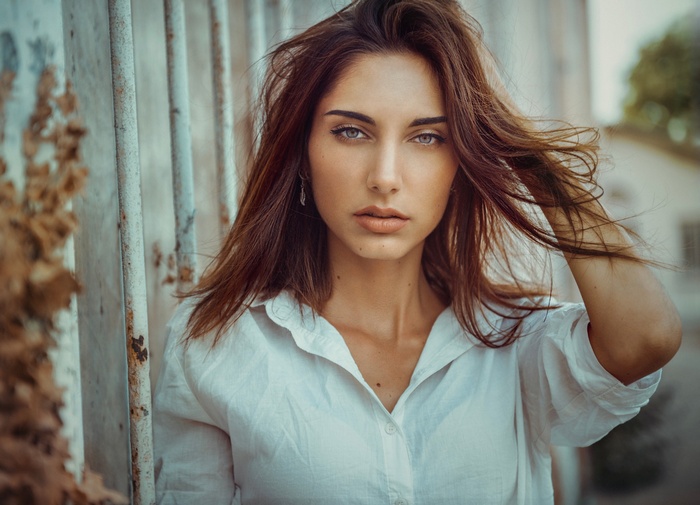 Portrait of a woman with brown hair and blue eyes