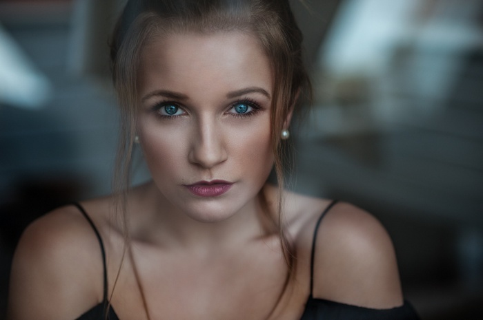 Portrait of a woman with blue eyes