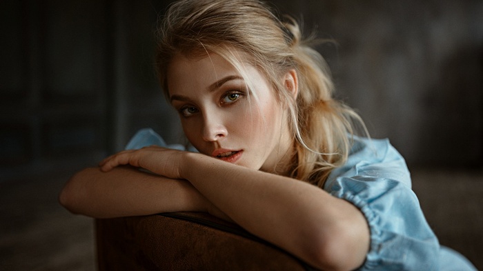 Portrait of a blonde woman by Alice Tarasenko