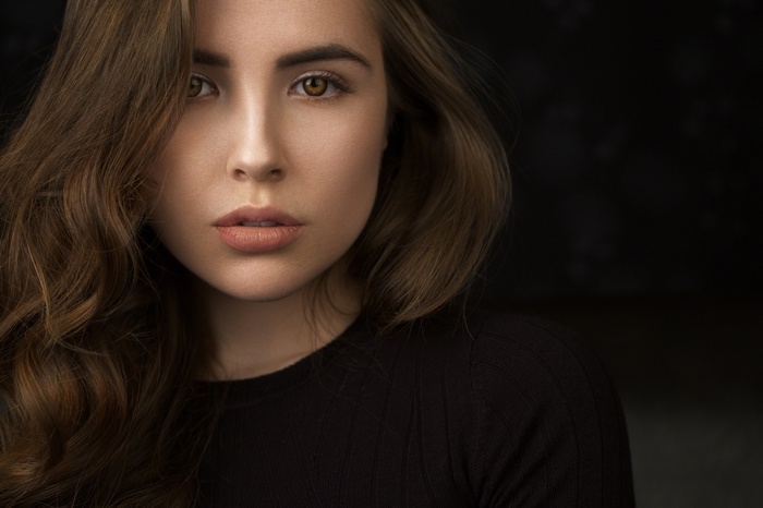 Woman with brown hair in a black shirt