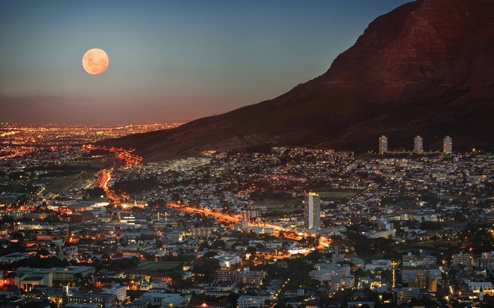 Moon over Cape Town with 3 Disa Towers