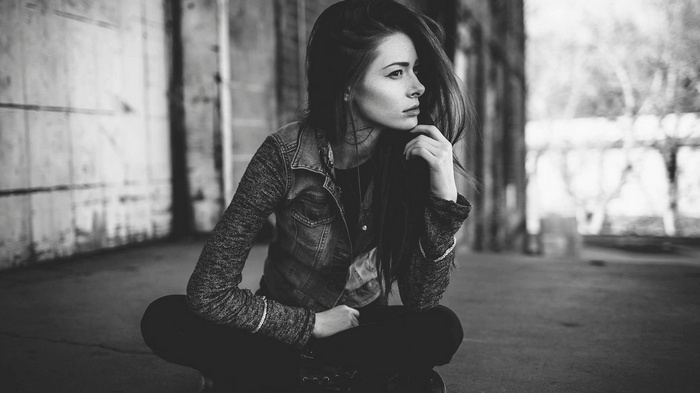 Vannah Blair sitting outdoors in monochrome