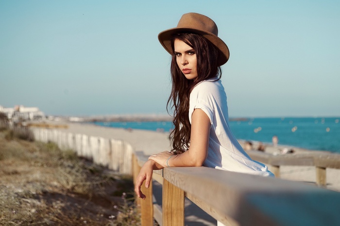 Woman wearing a hat at the beach