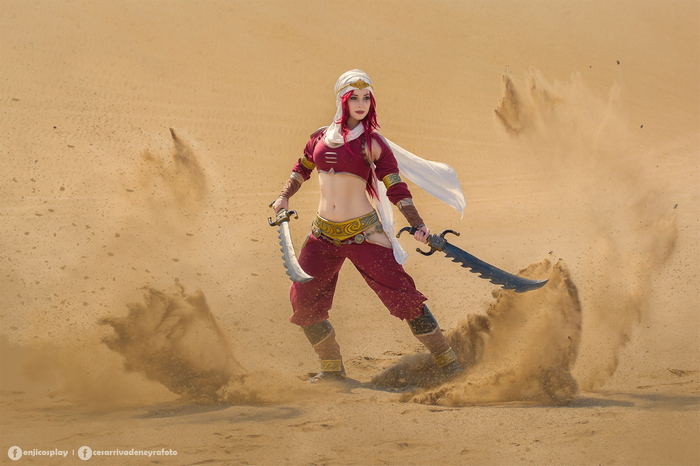 Katarina from League of Legends cosplay in desert