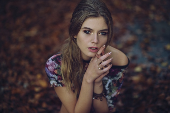 Woman with blue eyes and pink lipstick in fall