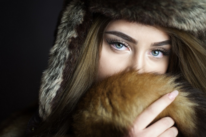 Woman wearing a fur hat and coat