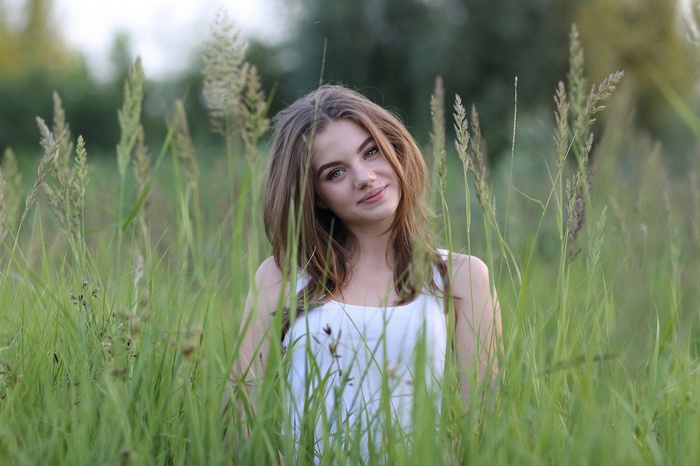smiling, auburn hair, portrait, green eyes, grass, face, women outdoors, brunette, Margarita Murat, women, looking at viewer