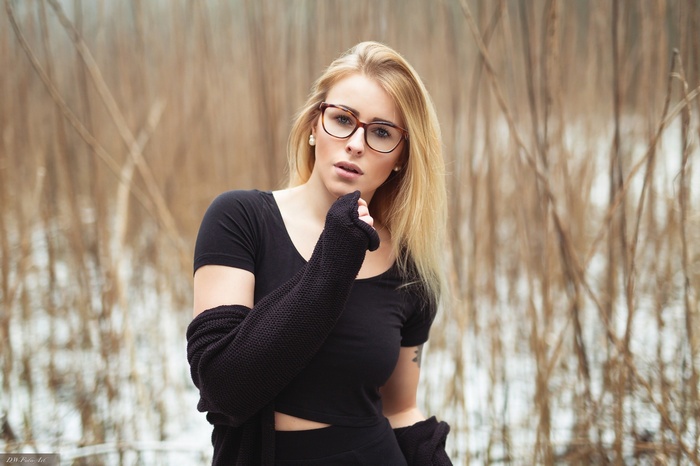 Woman with glasses in a field