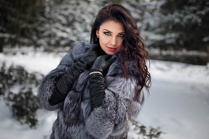 Woman in fur coat and gloves in winter