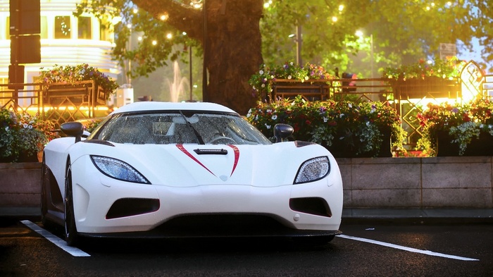 White Koenigsegg Agera parked on a wet street