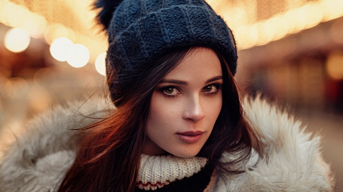 Woman wearing a hat and fur coat