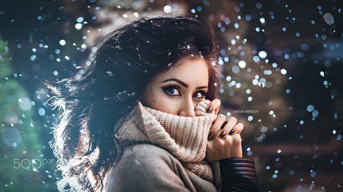 Woman with painted nails in the snow