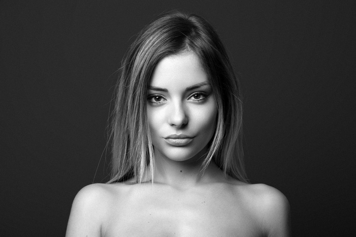 Monochrome portrait of a woman with bare shoulders