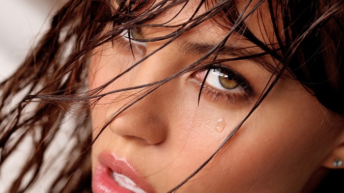 Victoria Valmer with wet hair and tears
