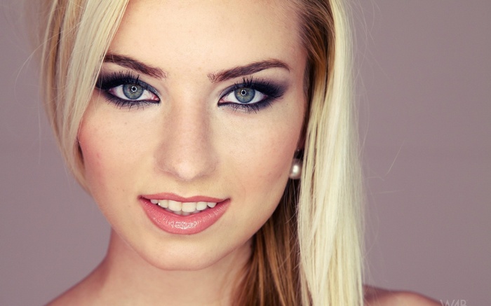 Diana Navratilova with blonde hair and makeup