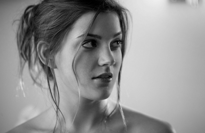 Monochrome portrait of a woman looking away