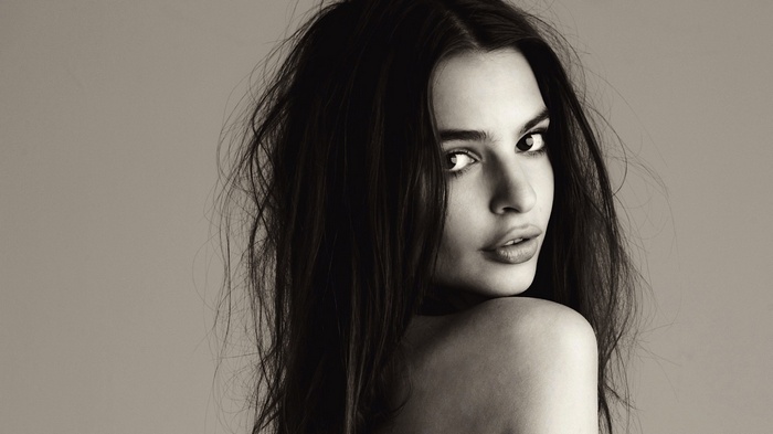 Monochrome portrait of Emily Ratajkowski
