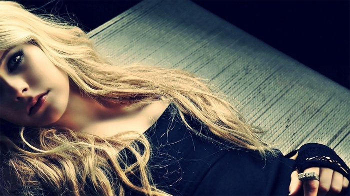Avril Lavigne wearing a black dress