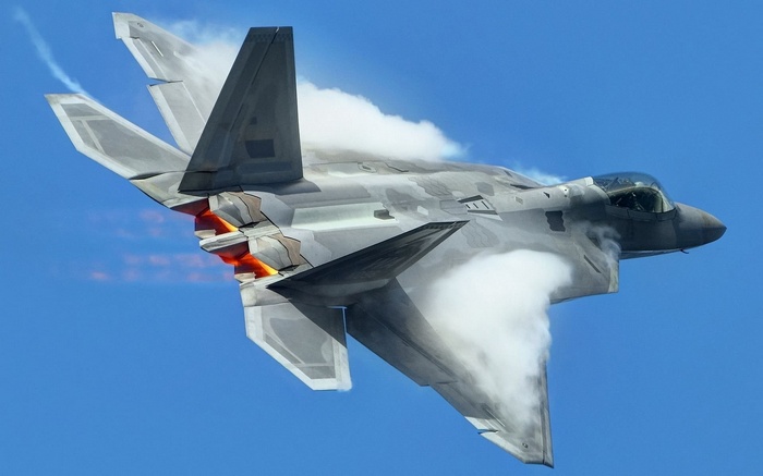 Lockheed Martin F-22 Raptor performing a maneuver