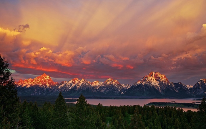 Sunset over the Teton Range and Jackson Lake