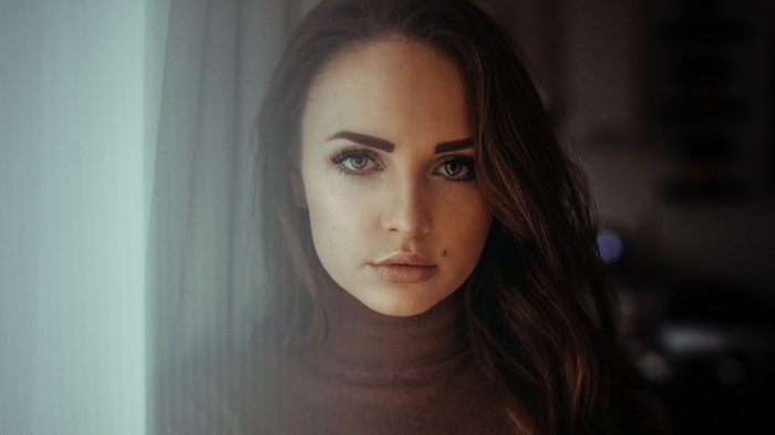 Portrait of a woman with a mole on her cheek