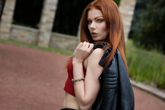 Redhead woman wearing a leather jacket