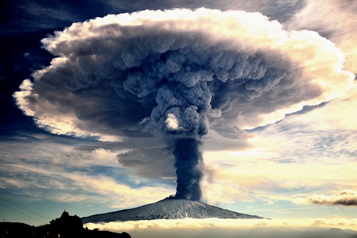 Volcano eruption with large ash cloud