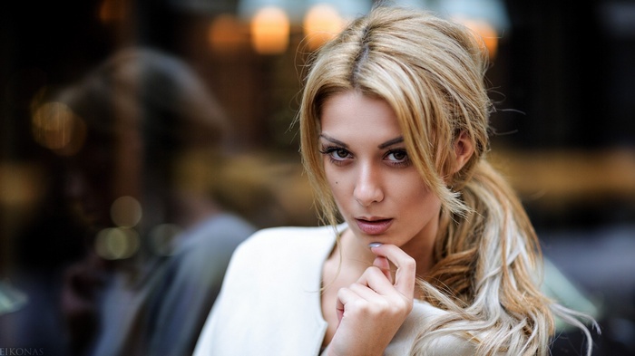 Portrait of a blonde woman looking at the viewer