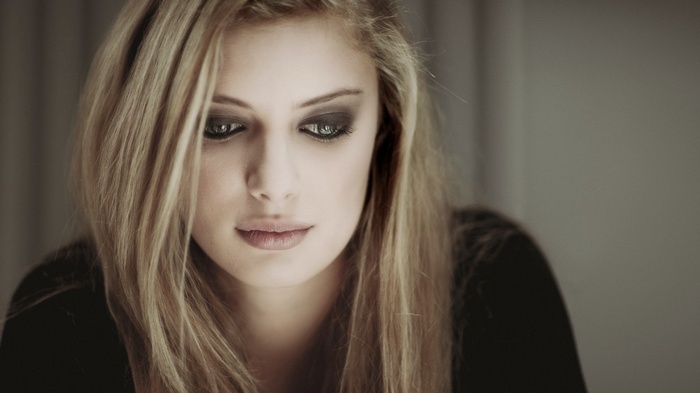 Philippine Martinot with blonde hair and black clothing