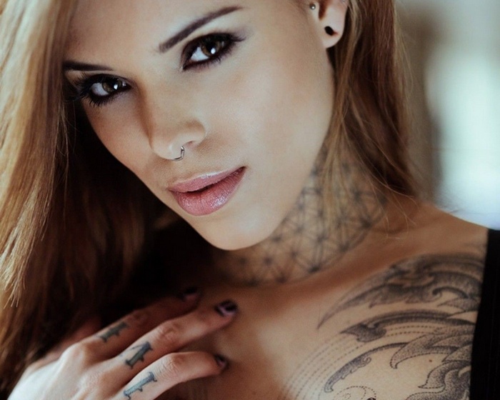 Arabella Drummond with nose ring and tattoos