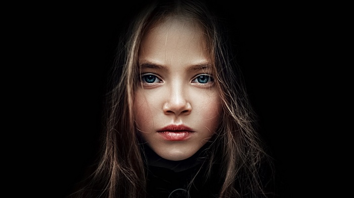 Kristina Pimenova portrait with blue eyes