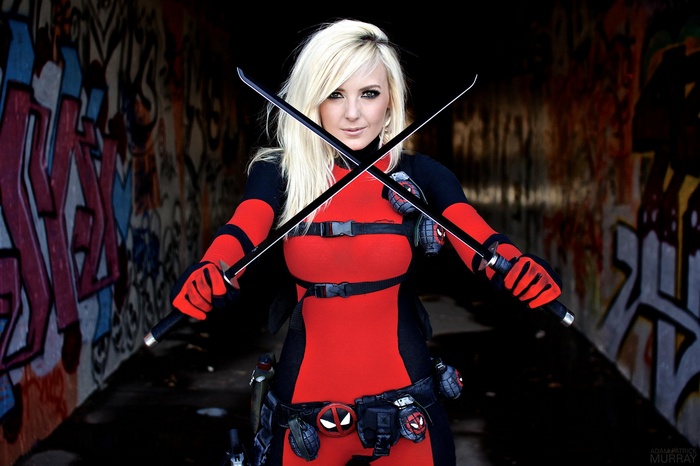 Jessica Nigri as Deadpool with swords