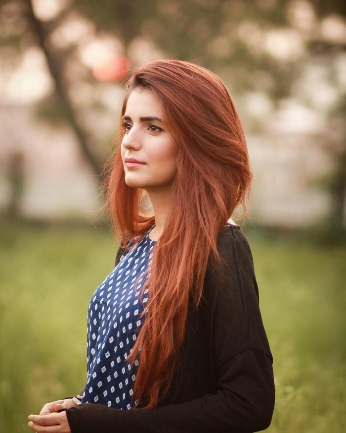 singer, women, Momina Mustehsan