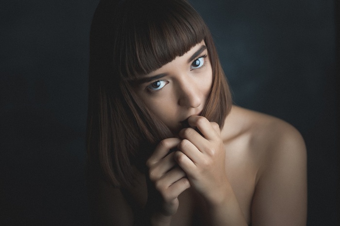 Portrait of a woman with bare shoulders by Esteban Montoya