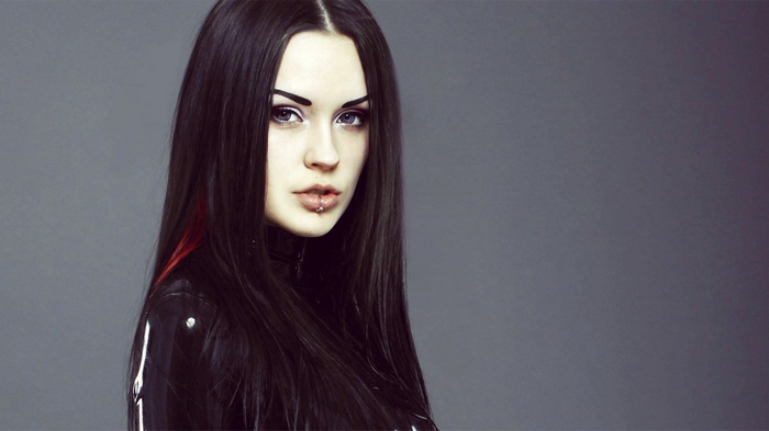 BloodViktoria in a black latex catsuit
