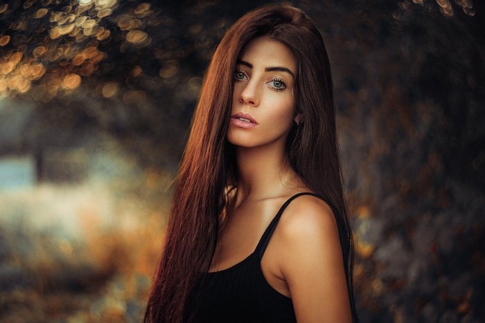 Portrait of Julia Carina with long brown hair