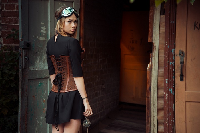 Woman in steampunk corset and goggles