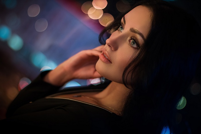 Kseniya Kalinovskaya portrait with bokeh lights