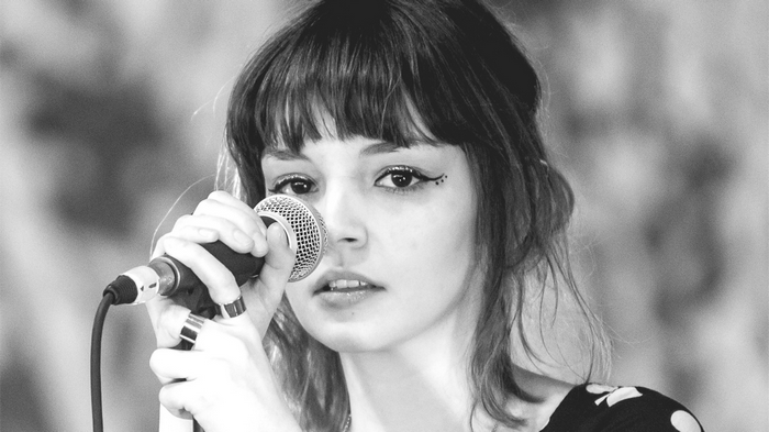 women, brunette, singer, monochrome, Lauren Mayberry
