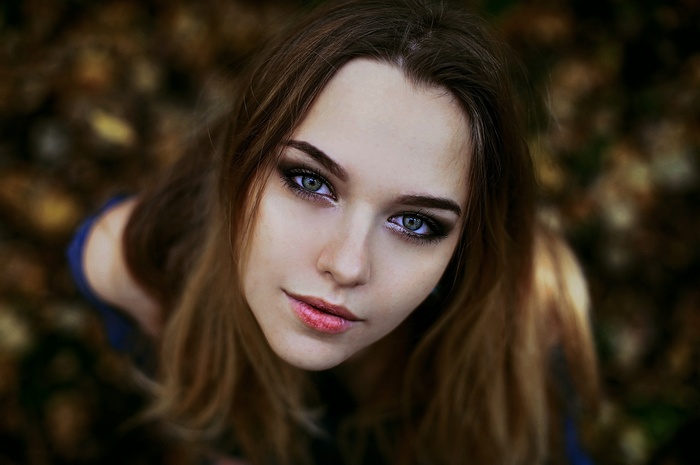 Woman with smoky eyes and brunette hair outdoors