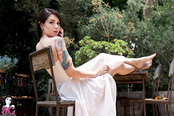 Arwen Suicide in a white dress in a garden