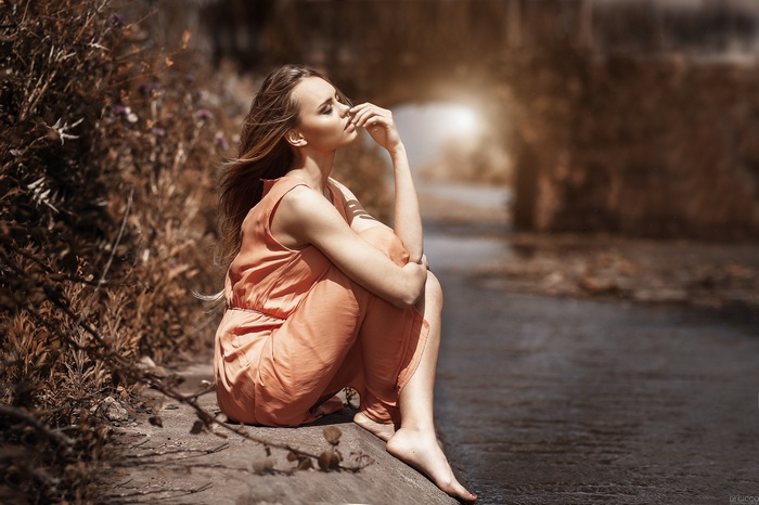 auburn hair, barefoot, wavy hair, model, women, sitting, dress, stream, depth of field, Alessandro Di Cicco, long hair