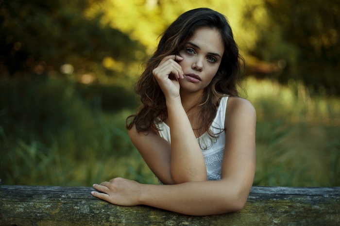 Sylvain Reygaerts portrait of a woman outdoors