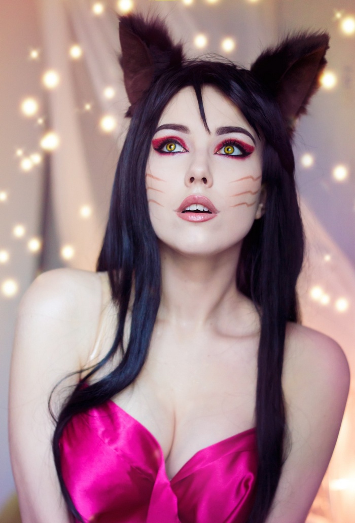 Ahri (League of Legends) cosplay with fox ears