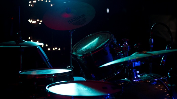 Drum set with cymbals and lights