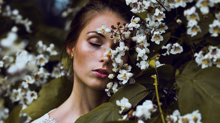 Woman with freckles and flowers