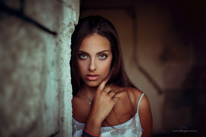 Portrait of a woman by Manthos Tsakiridis